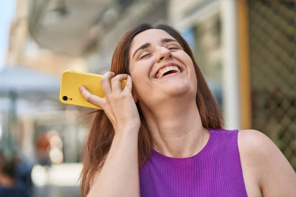 Young Woman Smiling Confident Listening Audio Message Smartphone Street — Stockfoto