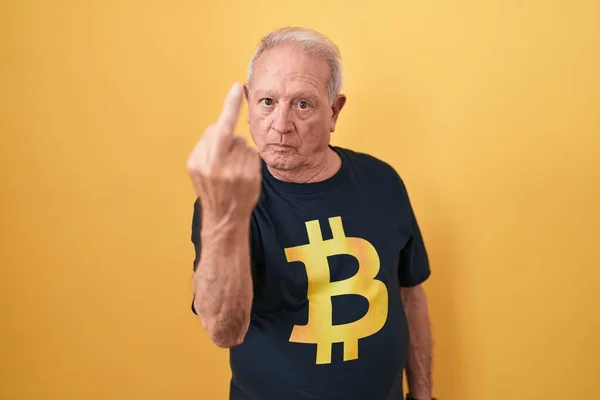 Senior Man Grey Hair Wearing Bitcoin Shirt Showing Middle Finger — Fotografia de Stock
