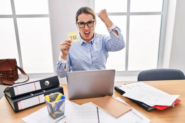 Young Hispanic Business Woman Office Calculating Taxes Annoyed Frustrated Shouting — Stock Photo, Image