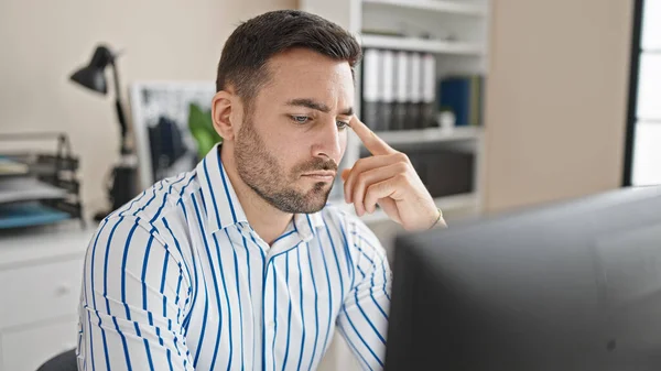 Young Hispanic Man Business Worker Using Computer Working Office — Fotografia de Stock