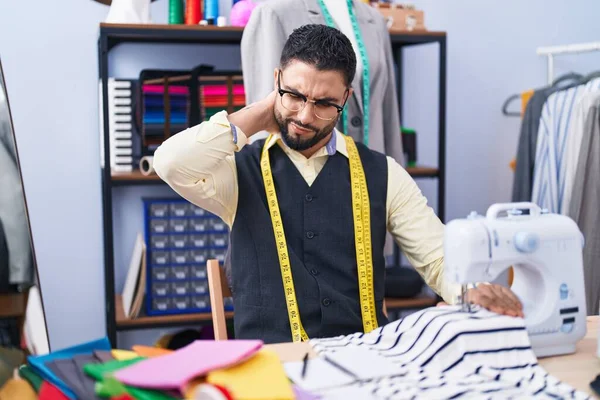 Young Arab Man Tailor Stressed Using Sewing Machine Clothing Factory — Stockfoto