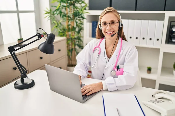 Young Blonde Woman Doctor Having Telemedicine Clinic — 图库照片