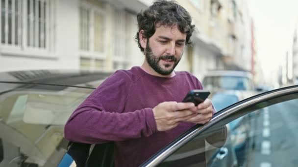 Young Hispanic Man Using Smartphone Leaning Car Street — Stok video