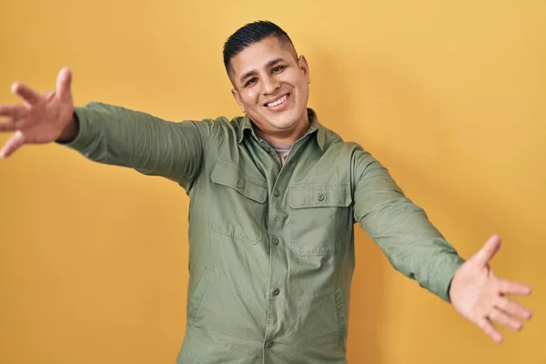 Hispanic Young Man Standing Yellow Background Looking Camera Smiling Open — Stock Photo, Image
