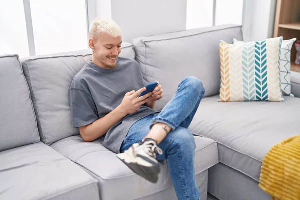 Young Caucasian Man Using Smartphone Sitting Sofa Home — Stockfoto