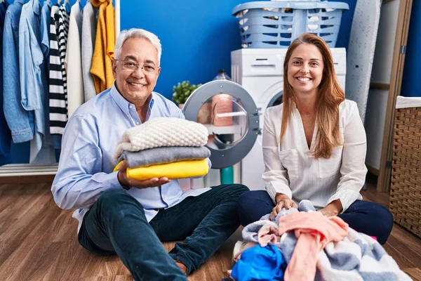 Middle Age Hispanic Couple Doing Laundry Sitting Floor Smiling Happy — Stock Photo, Image