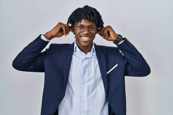 Junger Afrikanischer Mann Mit Dreadlocks Business Jacke Über Weißem Hintergrund — Stockfoto