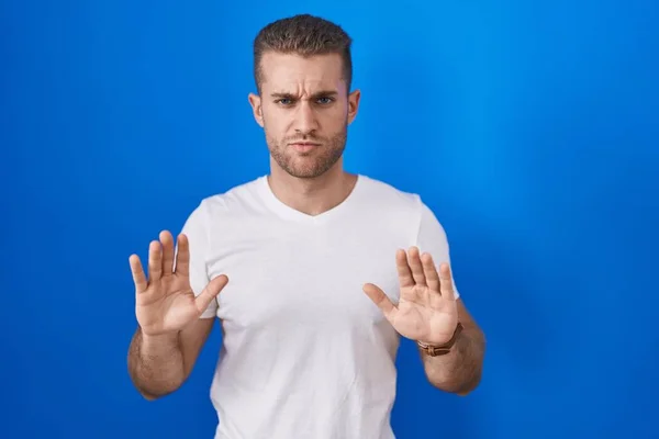 Young Caucasian Man Standing Blue Background Moving Away Hands Palms — Stock Photo, Image