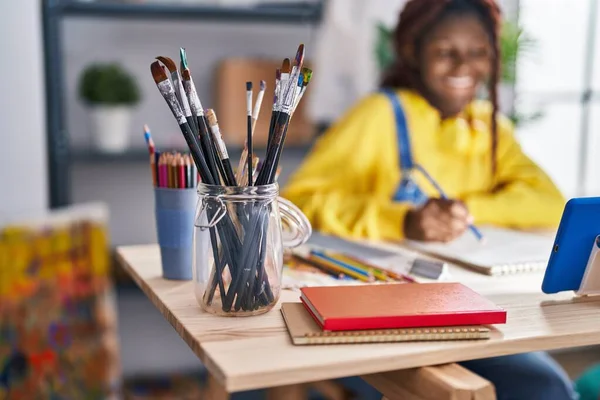 African American Woman Artist Smiling Confident Having Online Draw Class — Stok fotoğraf