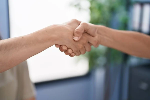 Two Women Business Workers Shake Hands Office — Stockfoto