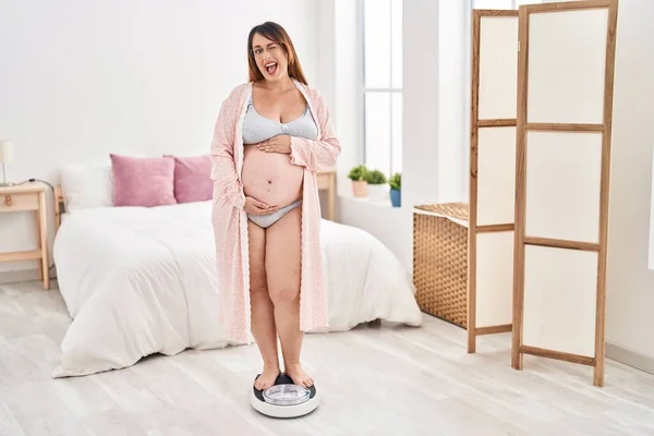 Pregnant Woman Weight Machine Winking Looking Camera Sexy Expression Cheerful — Stock Photo, Image