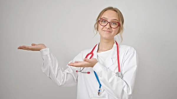 Young Blonde Woman Doctor Smiling Confident Presenting Isolated White Background — ストック写真
