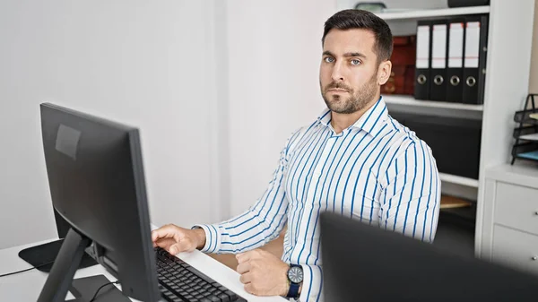 Young Hispanic Man Business Worker Using Computer Working Office — Fotografia de Stock