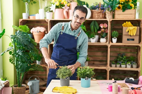 Young Hispanic Man Florist Cutting Plant Flower Shop — Stok fotoğraf