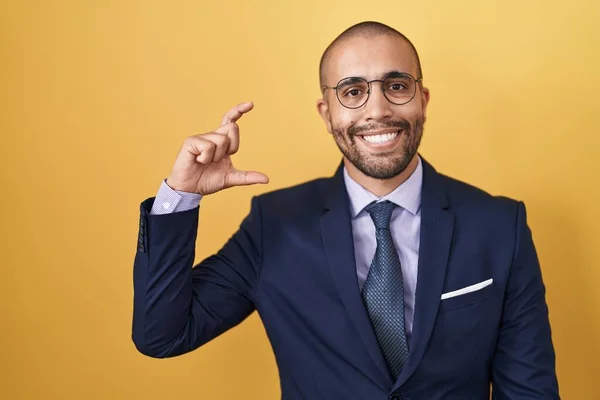 Hispanic Man Beard Wearing Suit Tie Smiling Confident Gesturing Hand — Stock Photo, Image