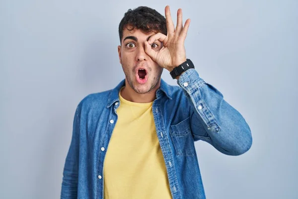 Young Hispanic Man Standing Blue Background Doing Gesture Shocked Surprised — Stockfoto