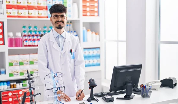 Young Hispanic Man Pharmacist Writing Paper Standing Pharmacy — Stock Photo, Image