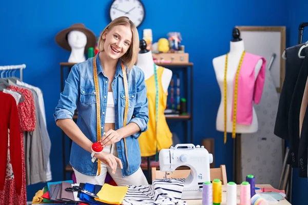 Young Blonde Woman Tailor Smiling Confident Holding Pin Sewing Studio — ストック写真