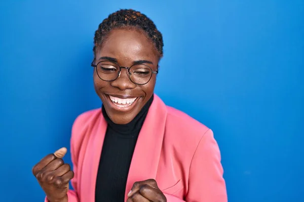 Beautiful Black Woman Standing Blue Background Very Happy Excited Doing — ストック写真