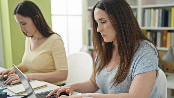 Two Women Sitting Table Studying Using Laptop Library University — Stock Photo, Image