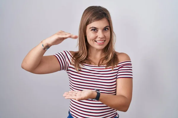 Mulher Hispânica Jovem Sobre Fundo Isolado Gestos Com Mãos Mostrando — Fotografia de Stock