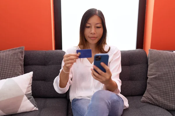Young Asian Woman Using Smartphone Credit Card Sitting Sofa Home — Photo