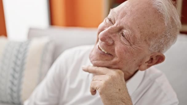 Senior Grey Haired Man Smiling Confident Sitting Sofa Home — Vídeo de Stock