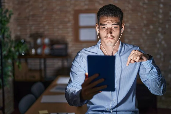Handsome Hispanic Man Working Office Night Pointing Looking Sad Upset — Stock Photo, Image