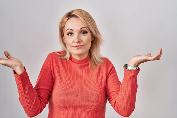 Blonde Woman Standing Isolated Background Clueless Confused Expression Arms Hands — Stock Photo, Image