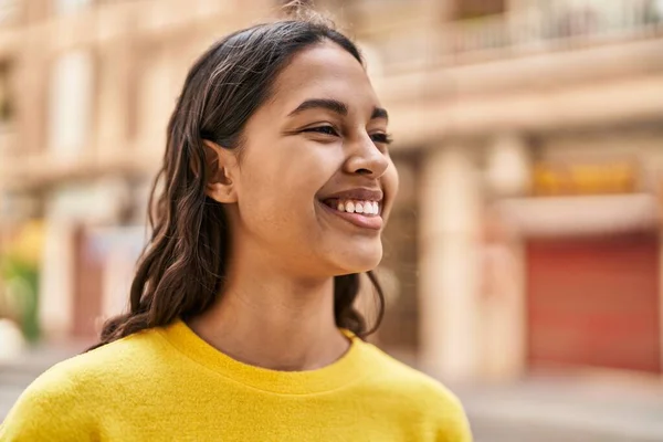 Young African American Woman Smiling Confident Standing Street — Stock Photo, Image