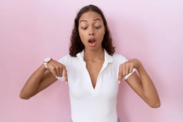 Young Hispanic Woman Wearing Casual White Shirt Pointing Fingers Showing — Stok fotoğraf