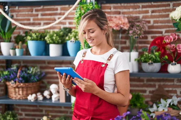 Young Blonde Woman Florist Smiling Confident Using Touchpad Florist — Stockfoto
