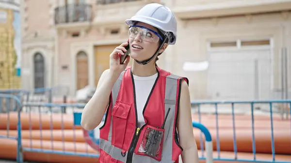 Young Beautiful Hispanic Woman Builder Smiling Confident Talking Smartphone Street — Stock Photo, Image