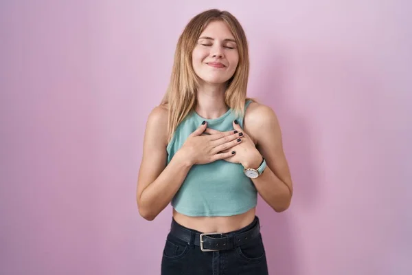 Blonde Caucasian Woman Standing Pink Background Smiling Hands Chest Closed — Photo