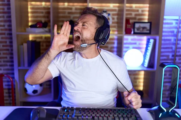 Middle Age Man Beard Playing Video Games Wearing Headphones Shouting — Stock Photo, Image