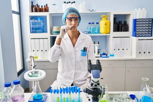 Brunette Woman Working Scientist Laboratory Mouth Lips Shut Zip Fingers — Stock Photo, Image