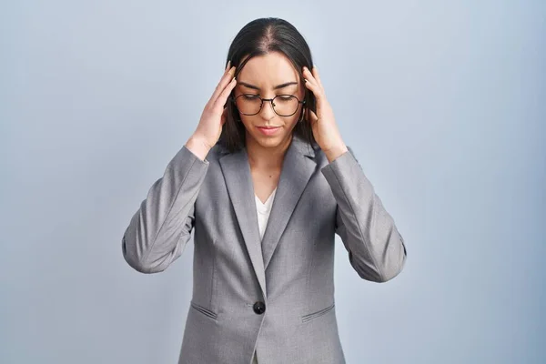 Hispanic Business Woman Wearing Glasses Hand Head Pain Head Because — Stock Photo, Image