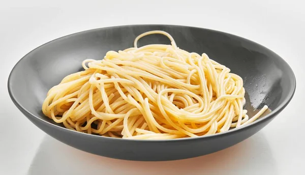 Delicioso Plato Pasta Espagueti Italiano Sobre Fondo Blanco Aislado —  Fotos de Stock