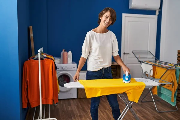 Young Beautiful Hispanic Woman Smiling Confident Ironing Clothes Laundry Room — Stock Photo, Image