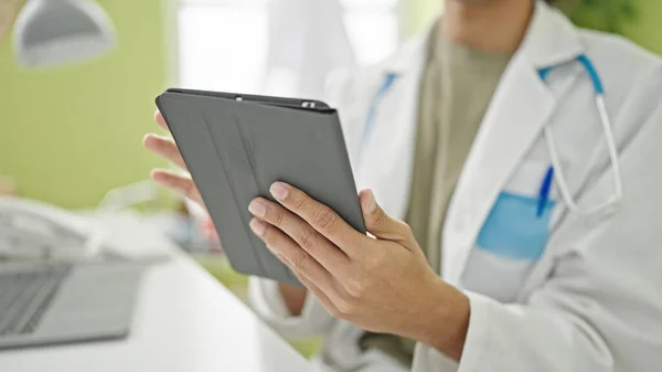 Young Hispanic Man Doctor Using Touchpad Working Clinic — Stok Foto