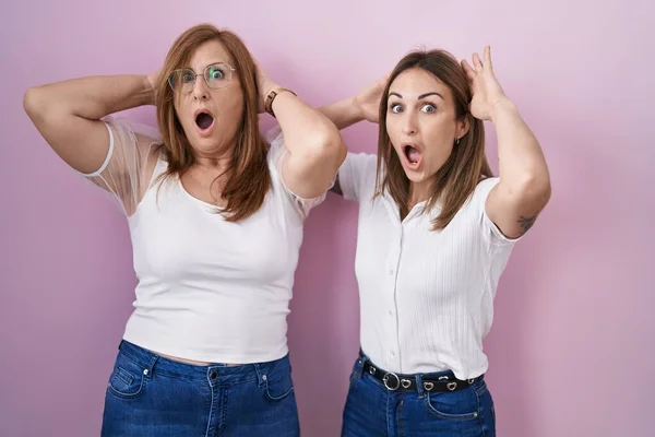 Hispanic Mother Daughter Wearing Casual White Shirt Pink Background Crazy — Stock Photo, Image