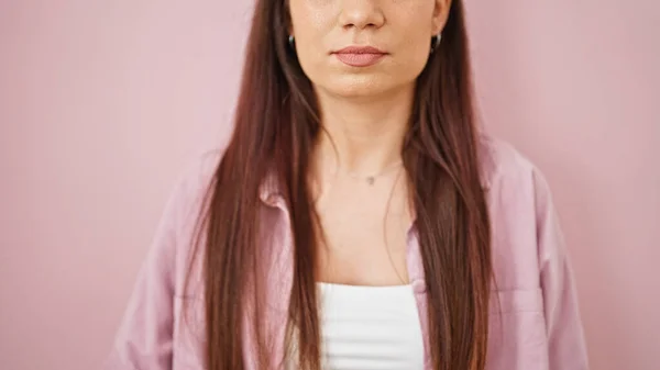 Young Beautiful Hispanic Woman Standing Serious Expression Isolated Pink Background — ストック写真