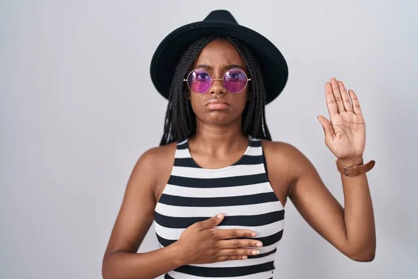 Young African American Braids Wearing Hat Sunglasses Swearing Hand Chest — Stock Photo, Image