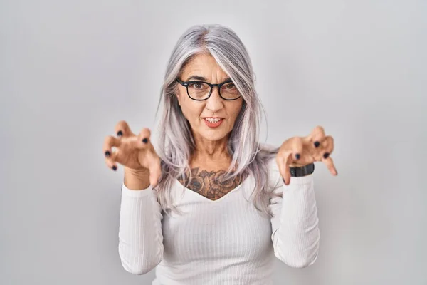 Middle Age Woman Grey Hair Standing White Background Smiling Funny — Stock Photo, Image