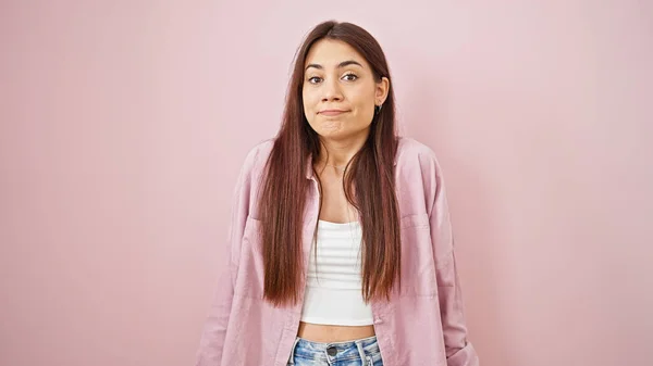 Young Beautiful Hispanic Woman Standing Clueless Isolated Pink Background — ストック写真