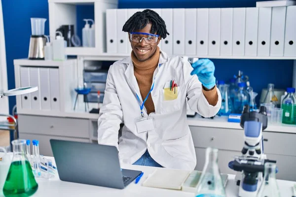 African American Man Scientist Using Laptop Laboratory — Stock Photo, Image