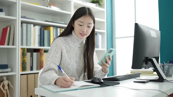Young Chinese Woman Student Using Smartphone Writing Notebook Library University — Stock Photo, Image