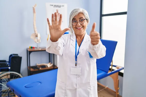 Middle Age Woman Grey Hair Working Pain Recovery Clinic Showing — Stock Photo, Image