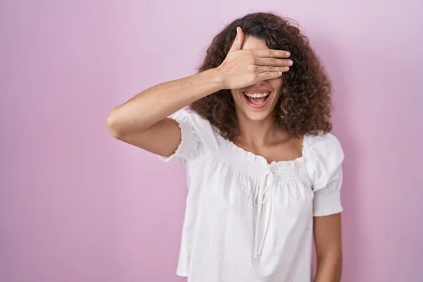 Hispanic Woman Curly Hair Standing Pink Background Smiling Laughing Hand — Stock Photo, Image