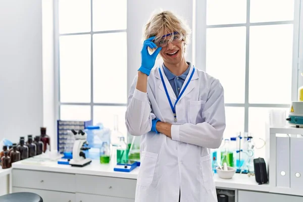 Young Blond Man Scientist Smiling Confident Standing Laboratory — 图库照片